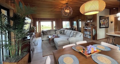 Ocean-front Cedar Cabin, Horse/Dog friendly, Birdwatcher's paradise!
