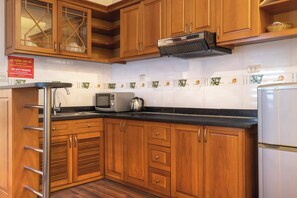 Lägenhet Superior - utsikt mot staden | Eget kök | Kylskåp, mikrovågsugn, riskokare och grytor/köksredskap