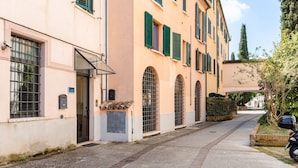 Unclassified image, 3 of 35, button - Italian Experience-Movie Suite Jesi (Iesi)
