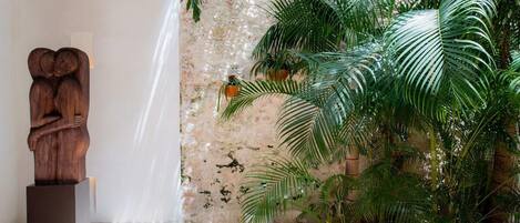 المنطقة المحيطة بالمنشأة