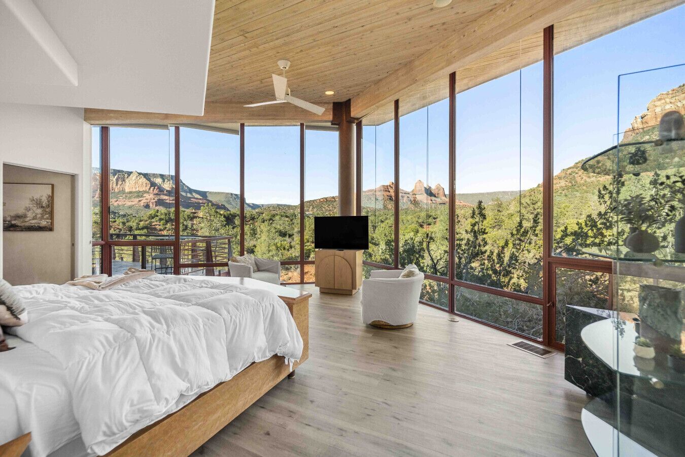 3 camere, una scrivania, ferro/asse da stiro, Wi-Fi gratuito