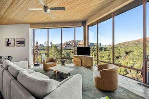Smart TV, fireplace - Epic Views! Premier Uptown Home on Red Rock Cliffs (Sedona)