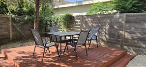 Outdoor dining - Cool Vibes SoCo Townhome! (Austin)