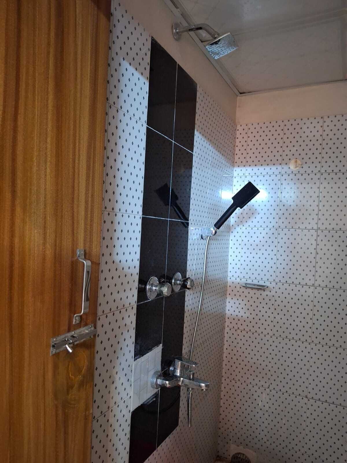 Articles de toilette gratuits, chaussons, serviettes fournies, savon