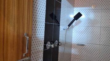 Articles de toilette gratuits, chaussons, serviettes fournies, savon
