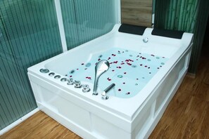 Superior Chalet, Mountain View | Bathroom