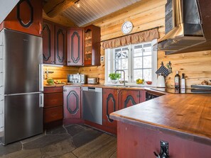 Réfrigérateur, four à micro-ondes, un four, lave-vaisselle