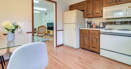 7 Mi to Downtown Toledo & Riverfront: Cozy Apt!