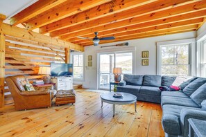 TV, fireplace, DVD player, books