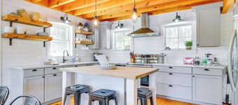 Paddle, Swim & Hike: Family Lake House in Vermont