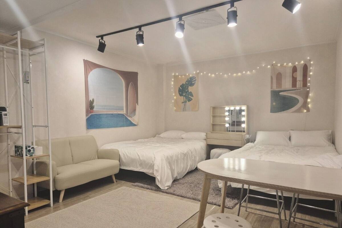 Quad Room (shared kitchen, shared bathroom) | WiFi (無料)、ベッドシーツ