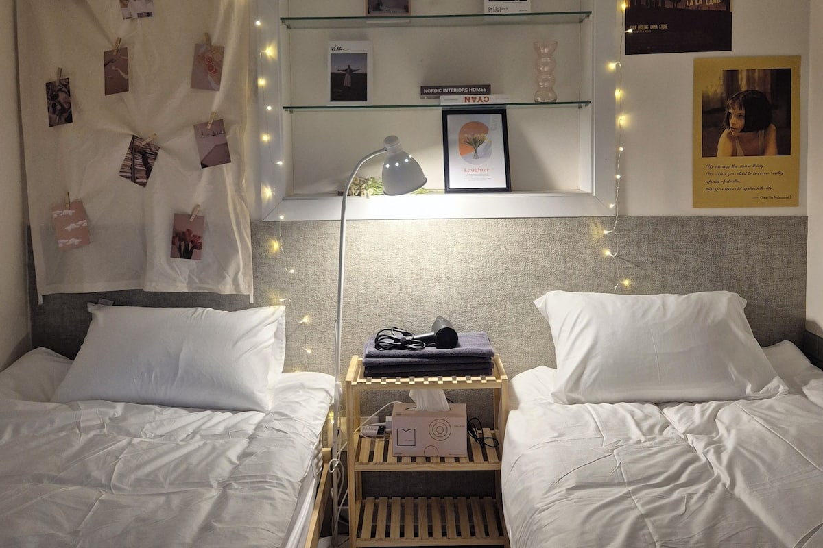 Twin Room (Shared Kitchen, Shared Bathroom) | WiFi (無料)、ベッドシーツ