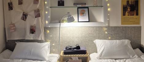 Habitació amb dos llits individuals | Wifi gratuïta i roba de llit