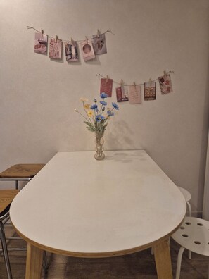 Quad Room (shared kitchen, shared bathroom) | Free WiFi, bed sheets - AnOn hostel (Seoul)