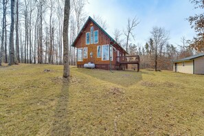 Exterior - 1 Mi to South Twin Lake: Cabin w/ Deck in Trego! (Trego)