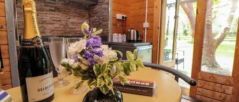 Cookware/dishes/utensils