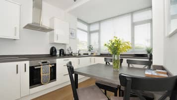 Dishwasher, cookware/dishes/utensils