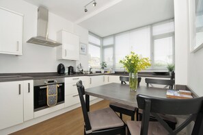 Dishwasher, cookware/dishes/utensils - Falmouth Bay 2 (Falmouth)