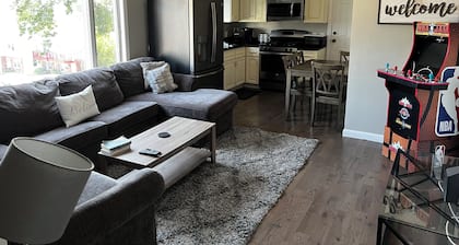 Charming 2-bedroom condo in delightful Chelsea with WiFi, AC