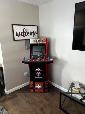 Game room - Charming 2-bedroom condo in delightful Chelsea with WiFi, AC (Chelsea)