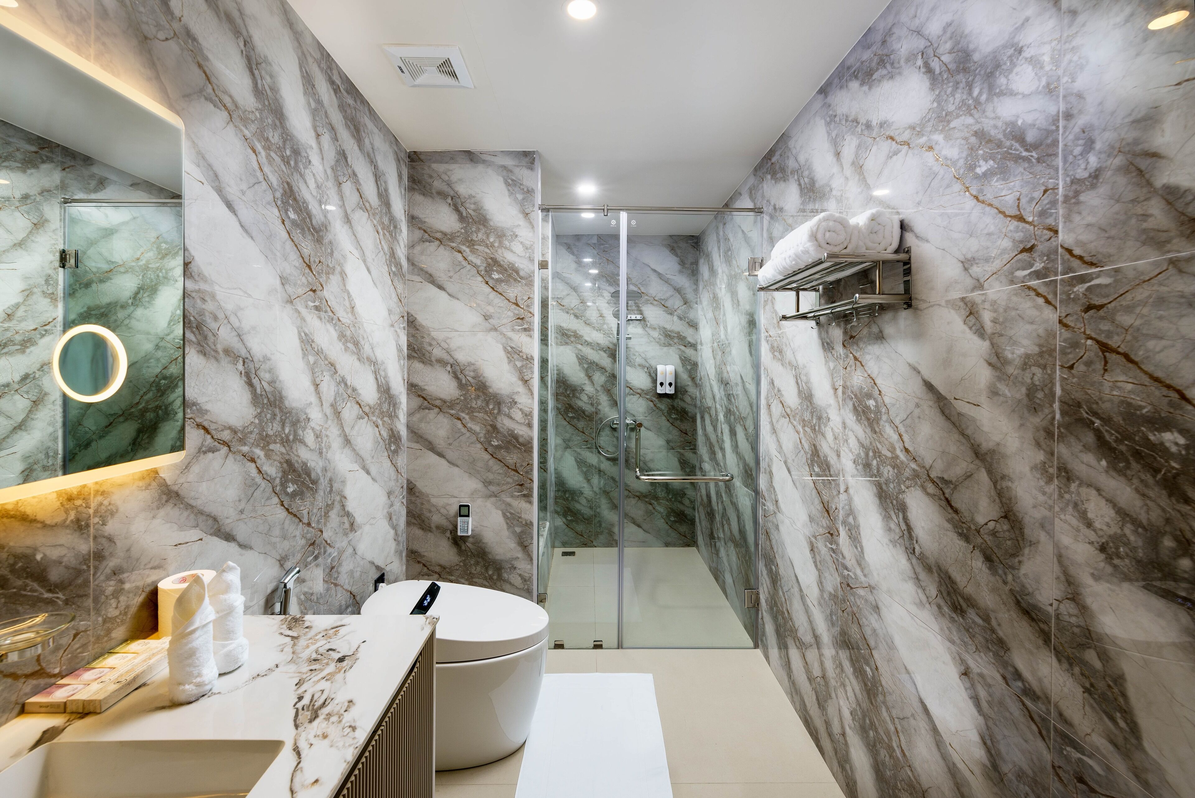 Luxury Suite, Balcony, Garden View | In-room safe, iron/ironing board, free WiFi