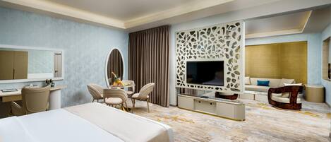 Suíte superluxo, sacada, vista para o jardim | 1 quarto, cofres nos quartos, ferros/tábuas de passar roupa