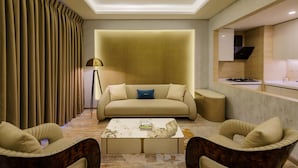 A modern living room with a sofa, two armchairs, a coffee table, and a floor lamp. - Avenra Garden (Negombo)