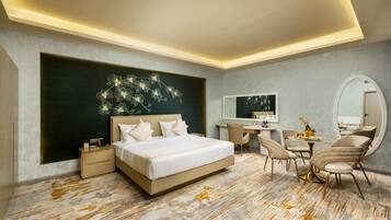 Luxury Suite, Balcony, Garden View
