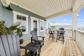 Property grounds - Luxurious modern beach home with pool table, on-site pool & golf, steps to beach (Port Aransas)
