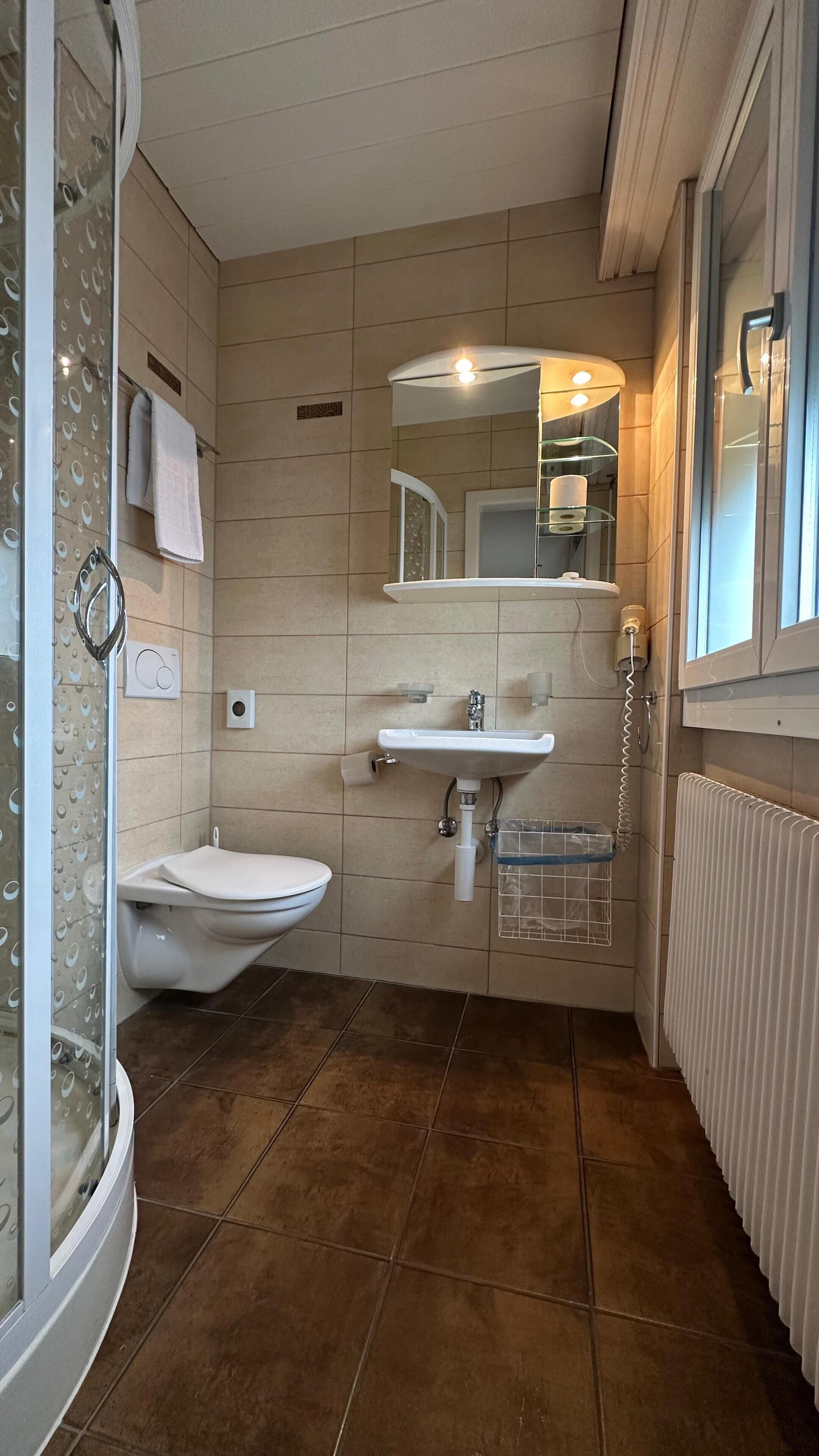 Classic Triple Room | Bathroom