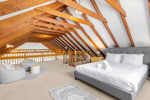 3 bedrooms, desk, iron/ironing board, WiFi