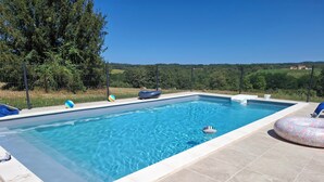 A rectangular swimming pool with clear blue water, surrounded by a tiled deck. - Typical Périgord Noir house with private pool (Saint-Geniès)