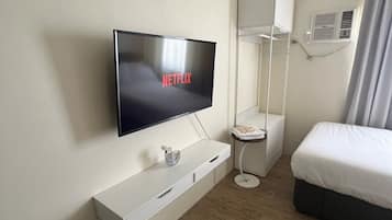 1 bedroom, in-room safe, desk, iron/ironing board