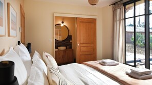 4 chambres, fer et planche à repasser, Wi-Fi, draps fournis