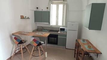 Fridge, microwave, coffee/tea maker, cookware/dishes/utensils