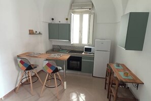 Fridge, microwave, coffee/tea maker, cookware/dishes/utensils