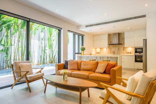 TV - Designer 49 Pool Villa (Krung Thep Maha Nakhon)