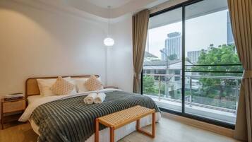 4 bedrooms, iron/ironing board, internet, bed sheets