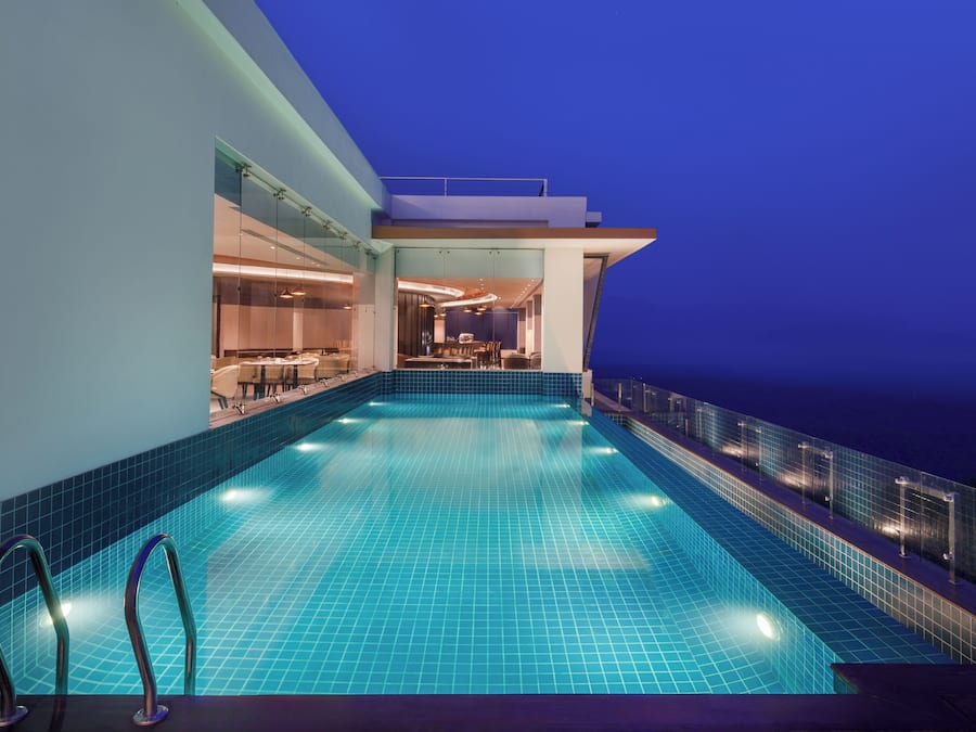 Infinity pool