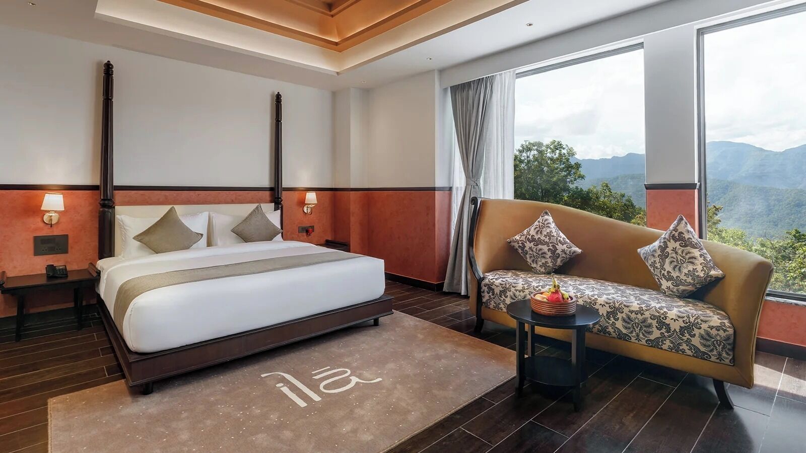 Panoramic View Presidential Suite with Bathtub | In-room safe, soundproofing, iron/ironing board, free WiFi