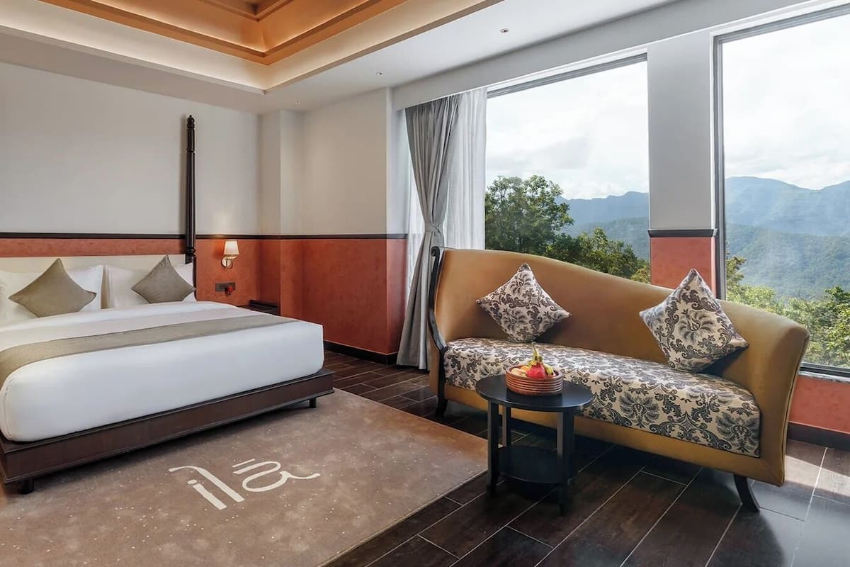 Panoramic View Presidential Suite with Bathtub | In-room safe, soundproofing, iron/ironing board, free WiFi