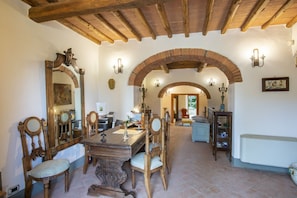 Lobby - Villa Chianti | Luxury Pool, Jacuzzi Tub, Sauna and Chromoterapy (Greve in Chianti)