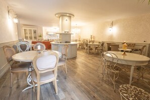 Dining - Villa Chianti | Luxury Pool, Jacuzzi Tub, Sauna and Chromoterapy (Greve in Chianti)