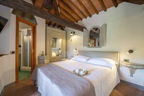 Room - Villa Chianti | Luxury Pool, Jacuzzi Tub, Sauna and Chromoterapy (Greve in Chianti)