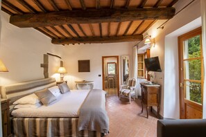 15 bedrooms, iron/ironing board, WiFi, bed sheets