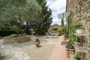 Terrace/patio - Villa Chianti | Luxury Pool, Jacuzzi Tub, Sauna and Chromoterapy (Greve in Chianti)