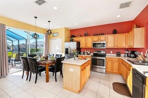 Fridge, microwave, stovetop, dishwasher