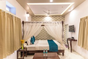 Luxury Room | Free WiFi, bed sheets - Lake N Hill View (Udaipur)