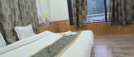 Standard Double Room, Balcony, Mountain View