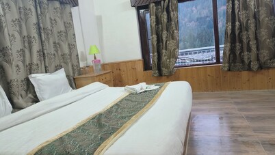 Singh Saab Rooms & Cafe